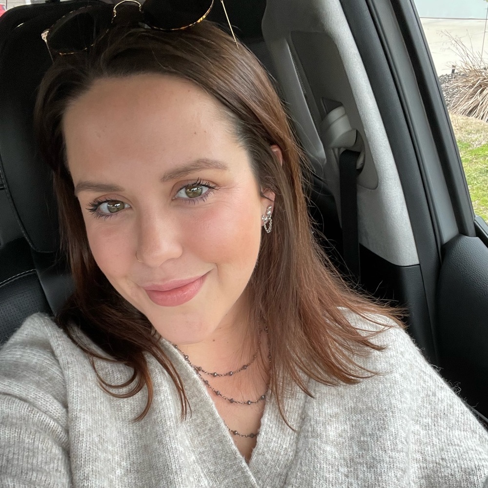 Meet your Posher, Caitlin
